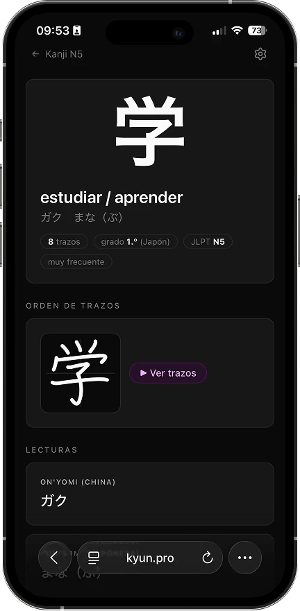 Una ficha de kanji en Kyun: 学 con su significado, sus lecturas ガク y まな(ぶ)y el orden de trazos.